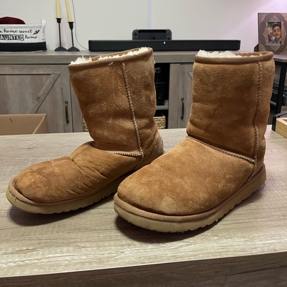 UGG Classic Short Boots - Picture 2 of 7